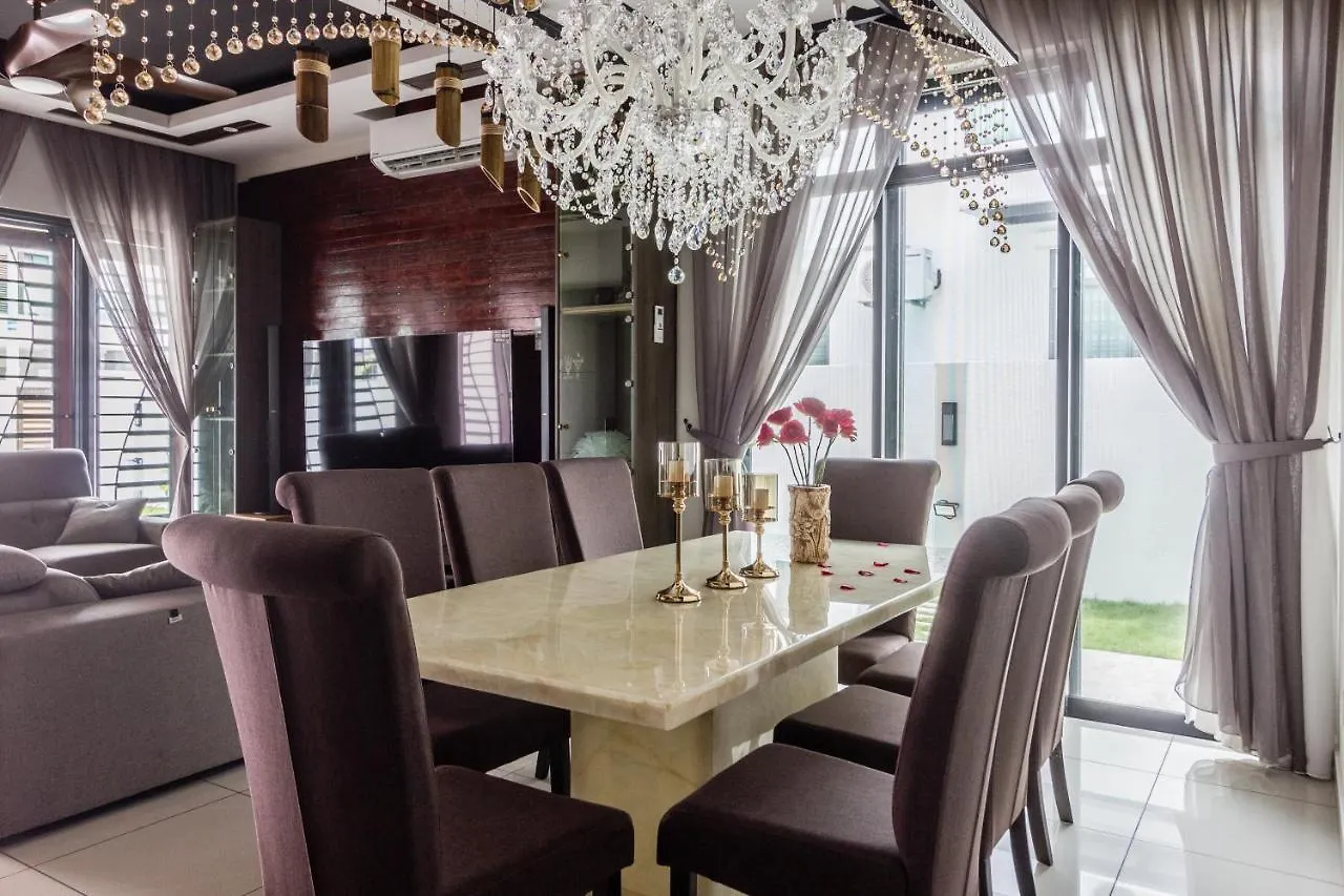 Holiday home Varnen Cozy Haven - Evcharger Bukit Mertajam